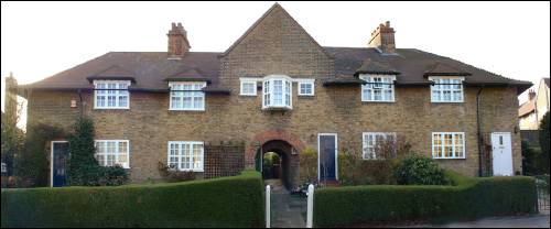 17-23 Asmuns Place